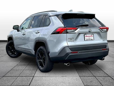 Used 2020 Toyota RAV4 XLE AWD/4WD image 5