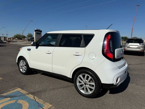 Used 2019 Kia Soul + image 7