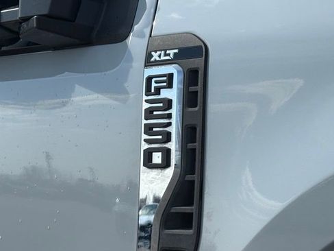 Used 2025 Ford F250 XLT w/ FX4 Off-Road Package image 9