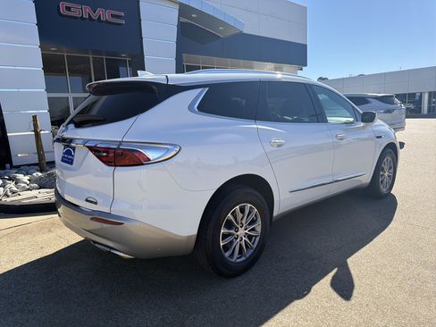 Used 2022 Buick Enclave Premium image 3