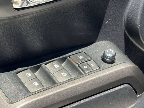 Used 2018 Toyota Tacoma TRD Sport AWD/4WD image 25