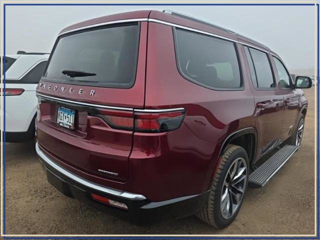 Used 2022 Jeep Wagoneer Series III w/ Premium Group I AWD/4WD image 6