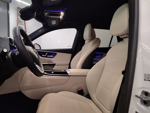 Used 2025 Mercedes-Benz GLC 300 image 5