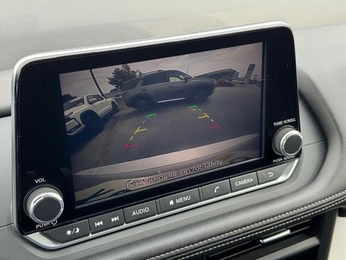 Used 2025 Nissan Rogue SV FWD image 14