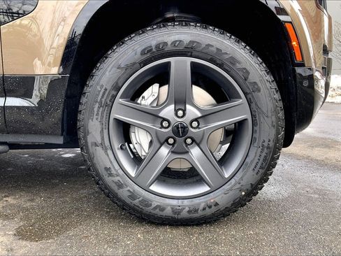 New 2026 Land Rover Defender 110 X-Dynamic SE image 11