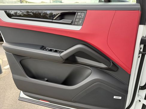 Used 2026 Porsche Cayenne image 25