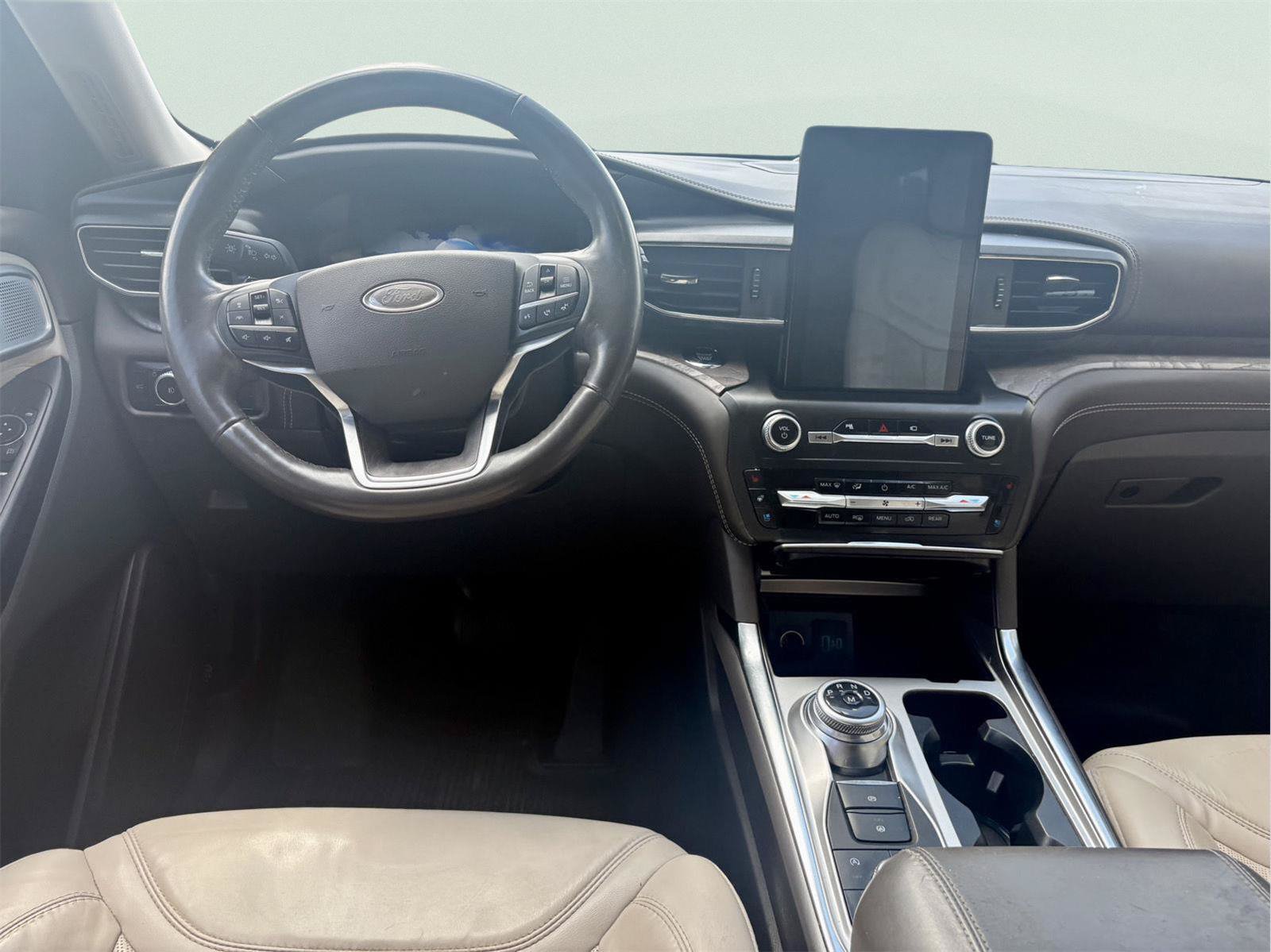 Used 2020 Ford Explorer Platinum w/ Premium Technology Package AWD/4WD image 12