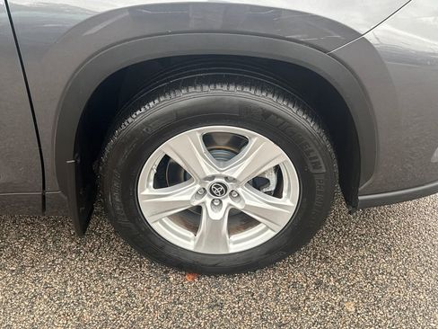 Used 2022 Toyota Highlander LE image 44