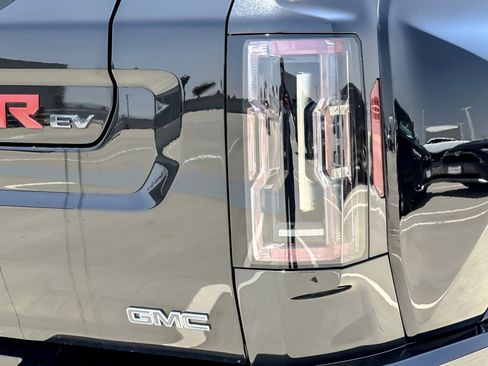 Used 2025 GMC Hummer EV 3X w/ LPO, Sport Package AWD/4WD image 26