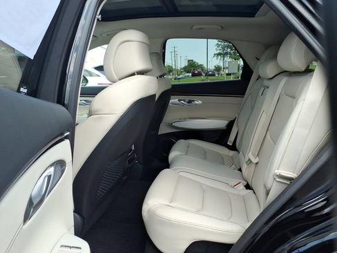 Used 2026 Genesis GV70 2.5T Advanced AWD/4WD image 9