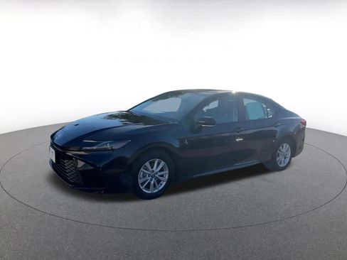 Used 2025 Toyota Camry LE image 8