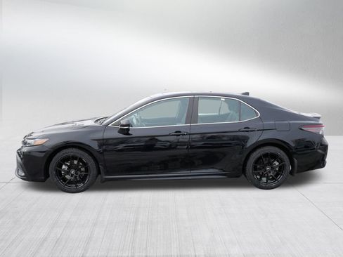 Used 2023 Toyota Camry SE w/ Cold Weather Package image 4