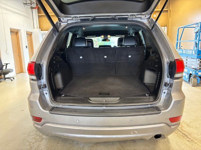 Used 2021 Jeep Grand Cherokee Laredo X AWD/4WD image 24