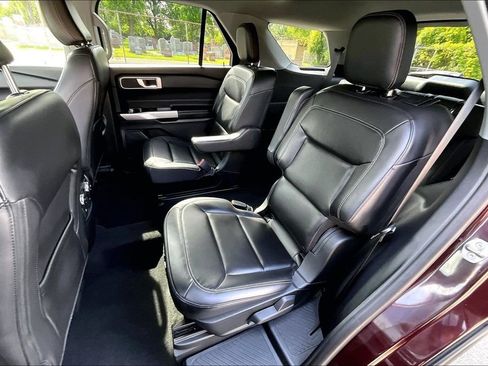 Used 2022 Ford Explorer XLT w/ Equipment Group 202A AWD/4WD image 25
