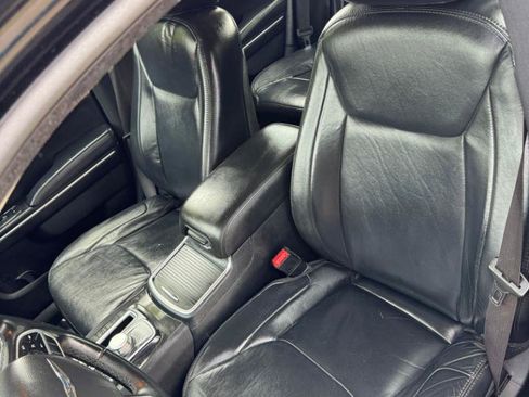 Used 2017 Chrysler 300 Limited RWD image 12