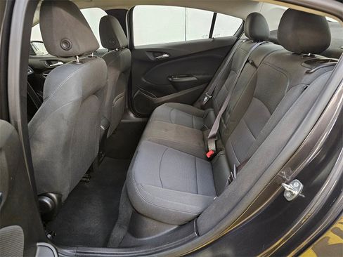 Used 2017 Chevrolet Cruze LT image 16