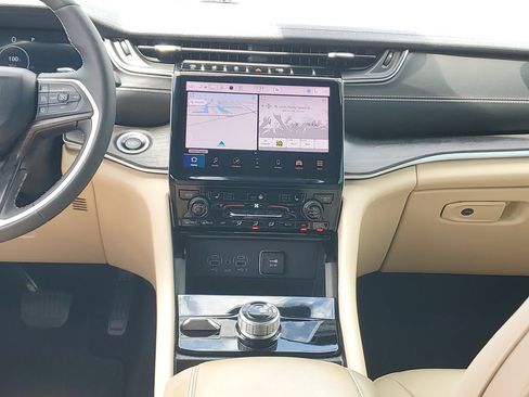 Used 2023 Jeep Grand Cherokee Limited AWD/4WD image 18