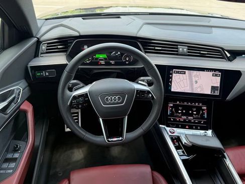 Used 2024 Audi SQ8 e-tron Prestige AWD/4WD image 22