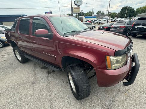 Used 2009 Chevrolet Avalanche LT w/ Convenience Package #1 AWD/4WD image 11