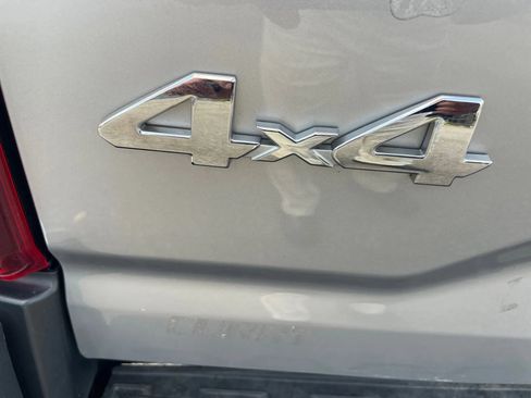 Used 2021 Toyota Tacoma SR5 AWD/4WD image 14