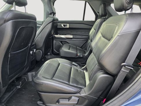 Used 2020 Ford Explorer XLT w/ Equipment Group 202A image 13