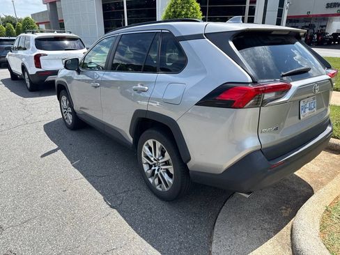 Used 2023 Toyota RAV4 XLE Premium FWD image 5