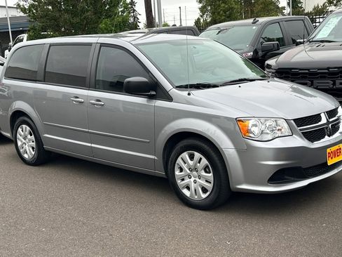 Used 2015 Dodge Grand Caravan SE w/ Quick Order Package 29E SE FWD image 2