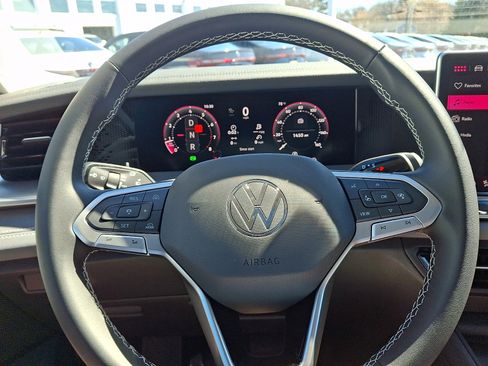 New 2026 Volkswagen Tiguan SE AWD/4WD image 14