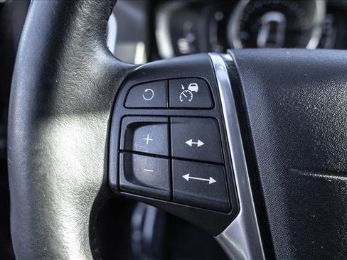 Used 2016 Volvo XC60 T6 Platinum image 14