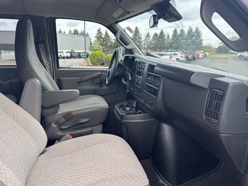 Used 2025 Chevrolet Express 3500 LT w/ LT Preferred Equipment Group RWD image 7