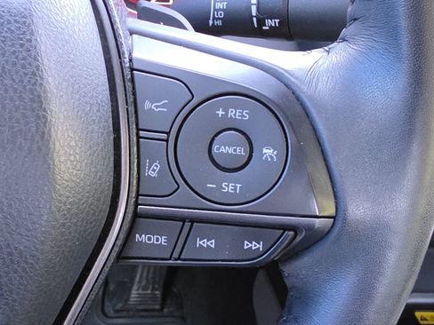 Used 2022 Toyota Camry XSE image 18