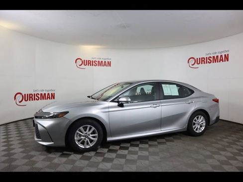 Used 2025 Toyota Camry LE image 7