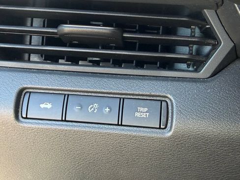 Used 2025 Nissan Altima 2.5 SV FWD image 18