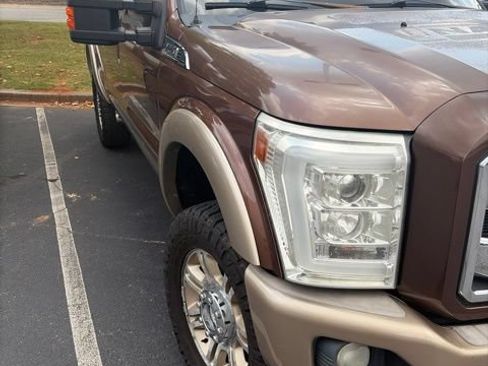 Used 2011 Ford F250 King Ranch w/ King Ranch w/Chrome Pkg AWD/4WD image 3