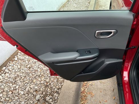 Used 2025 Kia K4 LXS image 17