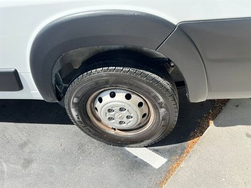 Used 2024 RAM ProMaster 2500 w/ Convenience Group image 11