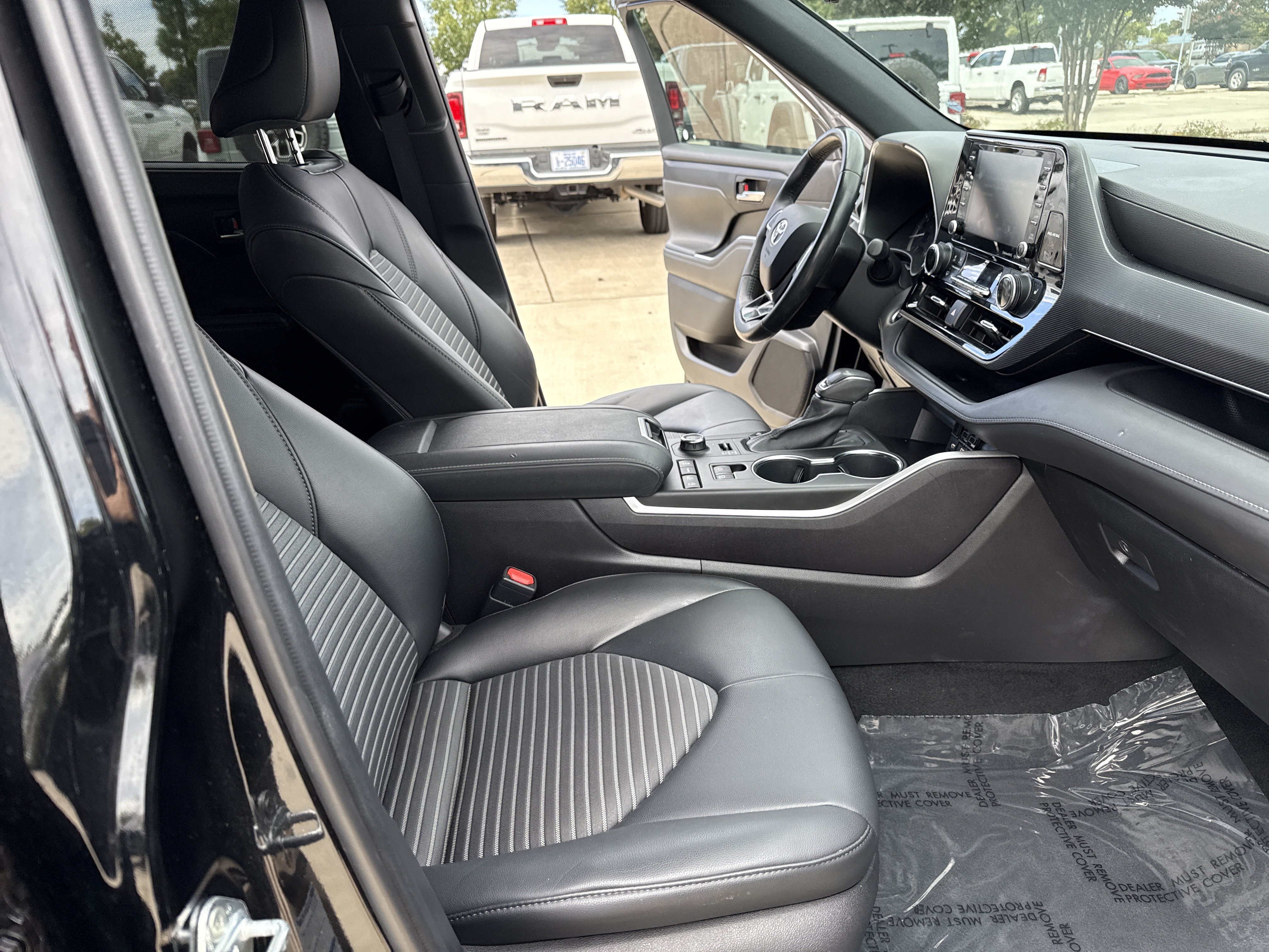 Used 2021 Toyota Highlander XSE AWD/4WD image 33