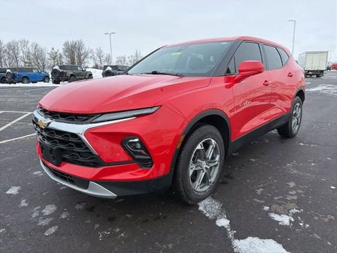 Used 2023 Chevrolet Blazer LT image 2