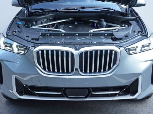 Used 2024 BMW X5 xDrive40i w/ Premium Package AWD/4WD image 8
