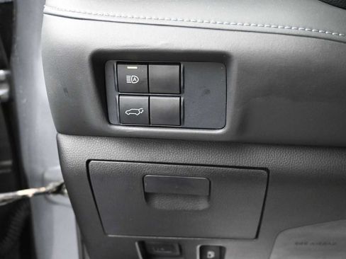 Used 2021 Toyota Highlander LE AWD/4WD image 10