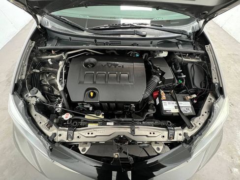 Used 2017 Toyota Corolla SE FWD image 24