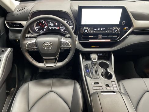 Used 2026 Toyota Highlander XLE image 30
