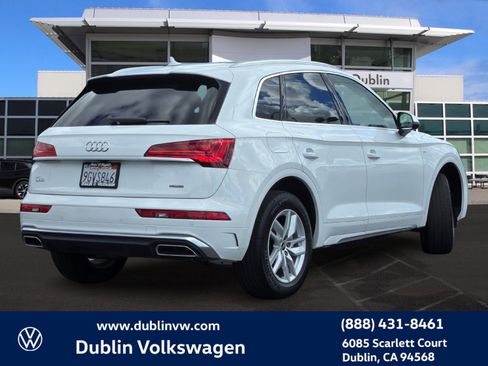 Used 2023 Audi Q5 2.0T Premium w/ Convenience Package image 4
