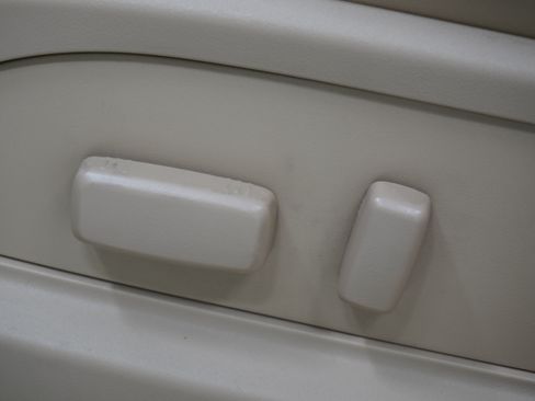 Used 2009 Buick Enclave CXL w/ Entertainment Package #3 FWD image 17