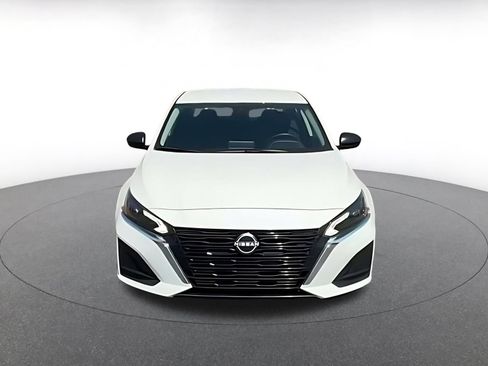Used 2025 Nissan Altima 2.5 SV FWD image 4