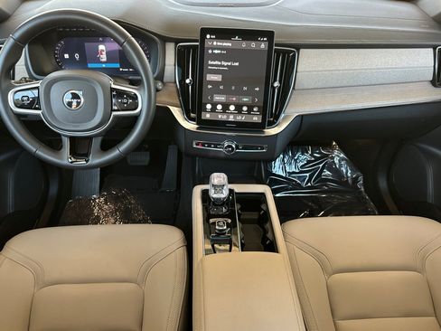 Certified 2026 Volvo XC90 B6 Plus AWD/4WD image 15