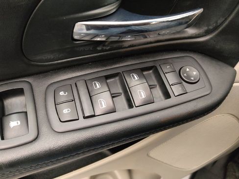 Used 2016 Dodge Grand Caravan SXT FWD image 27