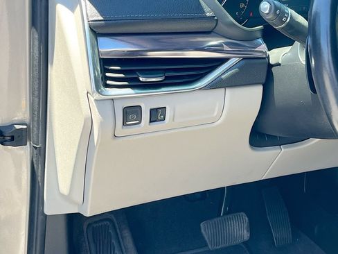 Used 2022 Cadillac XT4 Luxury w/ Cold Weather Package FWD image 10