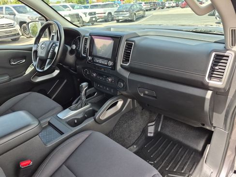 Used 2022 Nissan Frontier SV AWD/4WD image 30