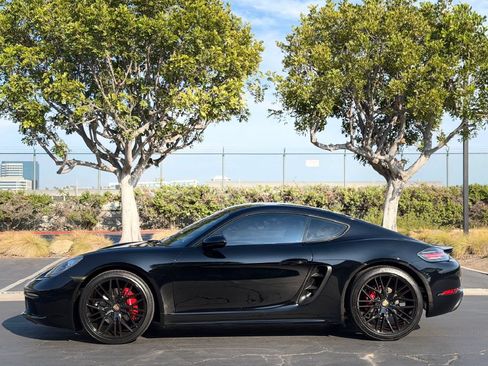 Used 2018 Porsche 718 Cayman S RWD image 8